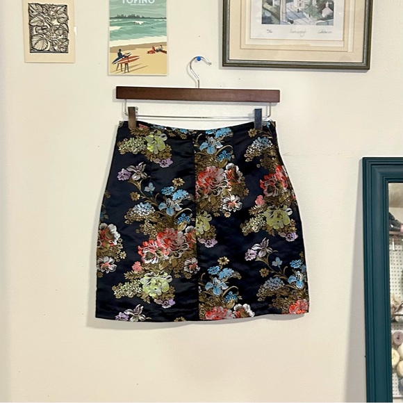 Black Floral Embroidered Mini Skirt - Picture 3 of 8